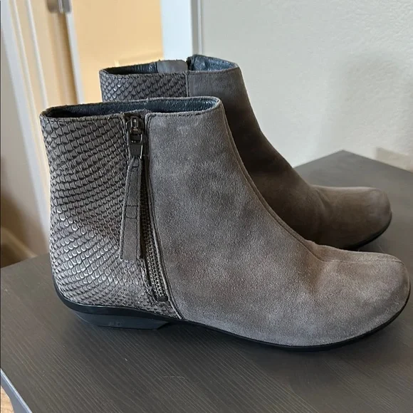 Dansko Gray Suede Leather Ankle Boots - Picture 1 of 4